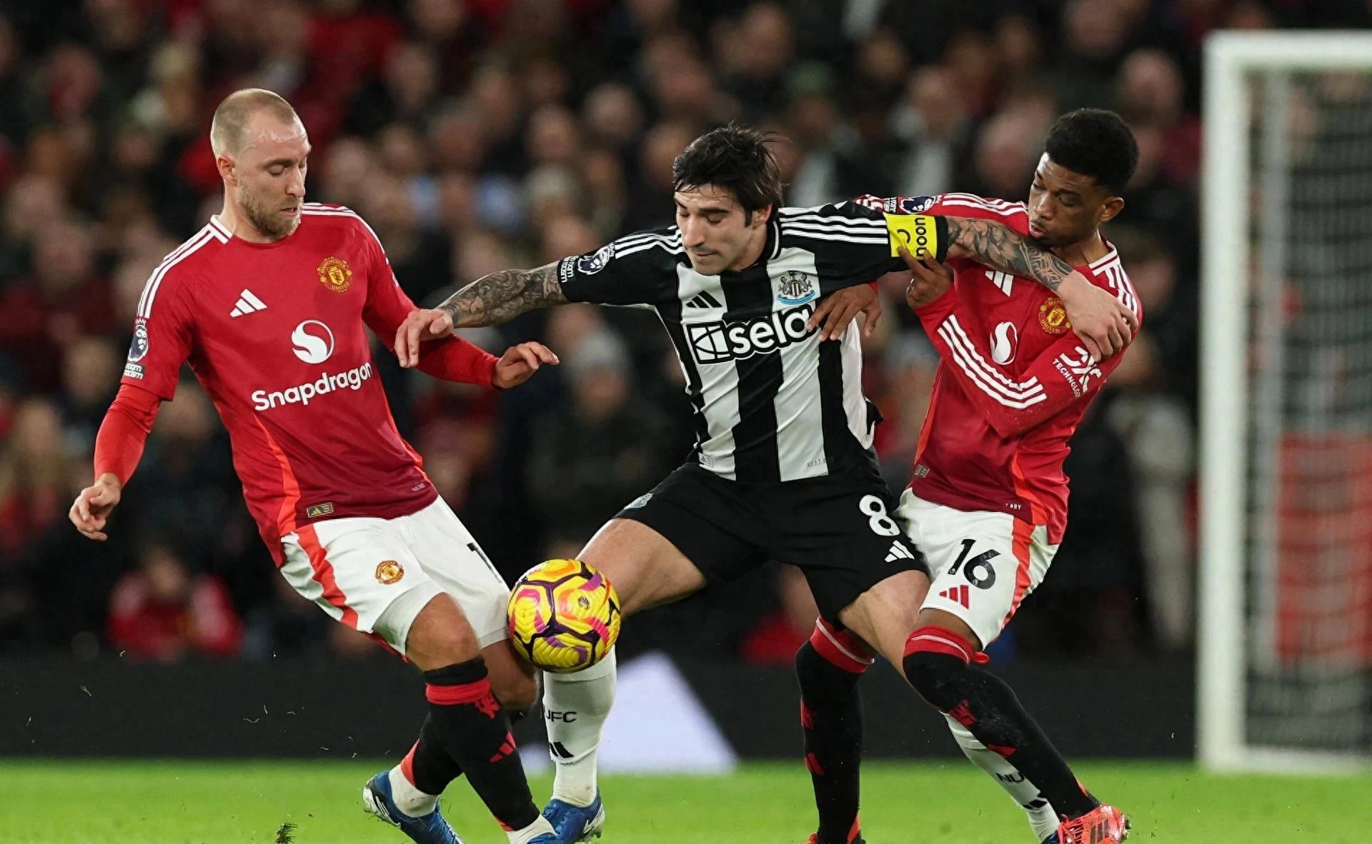 曼联丢球无力回天，客场告负连败