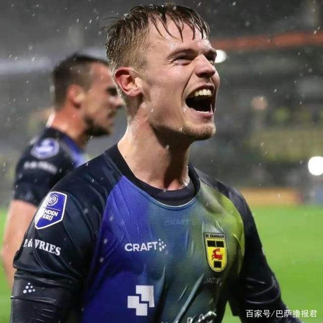 包含里尔在客场击败桑普图，稳坐积分榜前列的词条