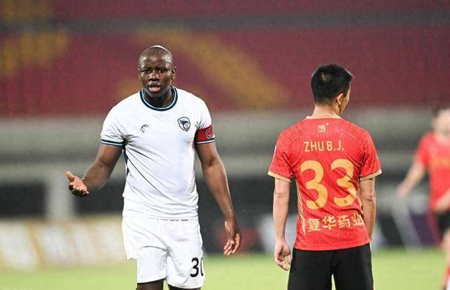 明斯特球员发表赛前动员演讲，号召全队团结一心的简单介绍