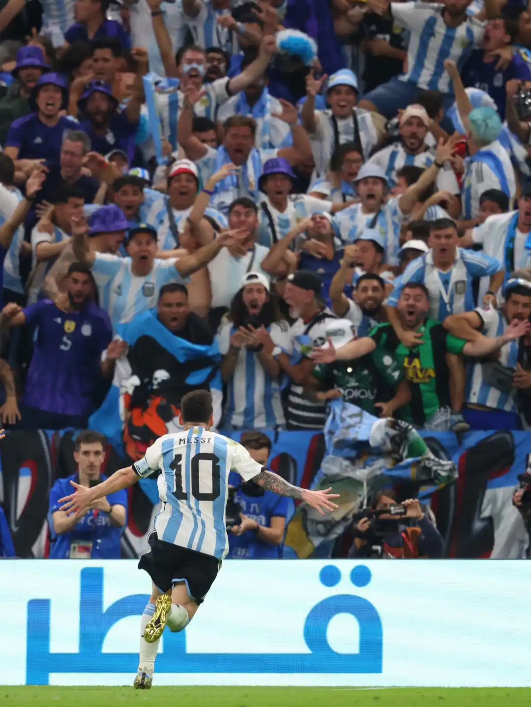 关于梅西今日表现抢眼，国安整场无解，教练赛后亲自拥抱的信息