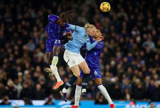 包含曼城打破进球荒，切尔西球迷集体高唱助威！的词条